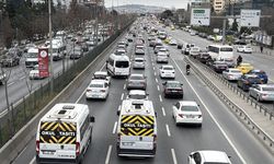 İstanbul'da akşam saatlerinde trafik yoğunluğu yaşanıyor