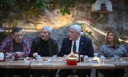 Dervişoğlu, Ankara'da bir yurtta öğrencilerle iftar yaptı