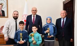 Kaymakam Aydın, okçuluk il birincisi öğrencileri makamında kabul etti