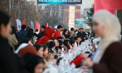 Kırgızistan'da yaklaşık 5 bin kişinin katılımıyla sokak iftarı düzenlendi