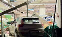 Kocaeli'de cip markete girdi, 2 kişi yaralandı
