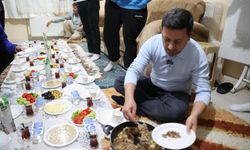 Nevşehir Belediye Başkanı Arı, öğrencilerle sahur yaptı