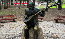 Aşık Veysel heykeline saldırı