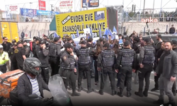 Bakanlığa yürümek isteyen üniversite öğrencileri gözaltına alındı