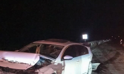 Bilecik'te tır ile otomobilin çarpıştığı kazada 1 kişi öldü, 2 kişi yaralandı