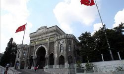 İstanbul Üniversitesi, 50 akademisyenin açığa alındığı iddialarını reddetti