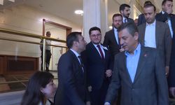 Özgür Özel, 7 gündür kaldığı İBB binasından ayrıldı
