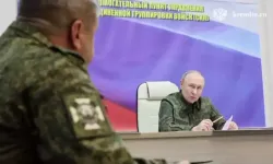 Ateşkes beklentisi öncesi Putin'den cepheye üniformalı çıkartma