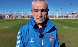 Sivasspor Teknik Direktörü Çalımbay ve futbolcular, 8 Mart Dünya Kadınlar Günü'nü kutladı