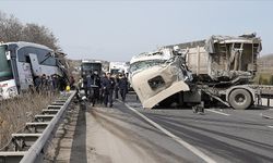 Bilecik’te tır, yolcu otobüsüne çarptı: Çok sayıda yaralı