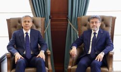 Yerlikaya ve Yumaklı, 'sokak köpeklerini' görüştü
