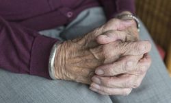 Demans Nedir? Belirtileri, Nedenleri, Evreleri ve Tedavi Yöntemleri