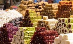 Bir imalathanede 2 ton küflenmiş lokum ele geçirildi