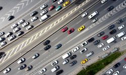 Mart ayında trafiğe kaydı yapılan taşıt sayısı yüzde kırk üç arttı