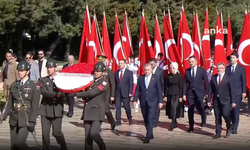 Bakan Bak, gençlerle Anıtkabir'i ziyaret etti