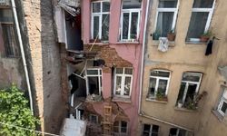 İstanbul Fatih'te bir binada kısmi çökme yaşandı
