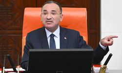 Meclis'te AKP sıralarından gelen kahkahaya Bekir Bozdağ'dan tepki: "Burası kahvehane değil"