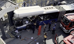 Ankara'da belediye otobüsü kaza yaptı! 24 kişi yaralandı