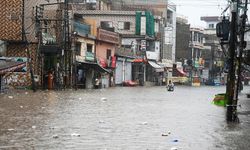Pakistan’da muson yağmurlarında can kaybı 299 oldu