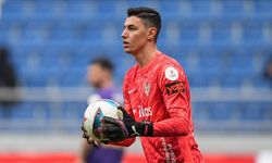 Berke Özer Lille’de devleşti! 9 kurtarışla galibiyeti getirdi