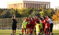 Gençlerbirliği Kadın Futbol Takımı, TMOK'den Fair Play Ödülünü kazandı