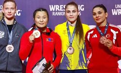 Milli güreşçiler Nesrin Baş ve Tuba Demir’den Moğolistan’da bronz madalya