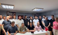 CHP'de il başkanlığı gerilimi: Utku Gümrükçü görevi devraldı, Özgür Özel'in posteri indirildi