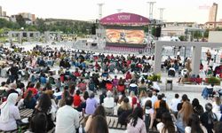 Ankara’da açık hava sinema keyfi  "Çayyolu Yaz Sahnesi"nde sürüyor