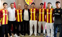 Kayserispor'da altyapıdan 6 genç futbolcuya profesyonel sözleşme