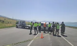 Van'da devriye aracına hafif ticari araç çarptı: 1 uzman çavuş şehit, 5 yaralı
