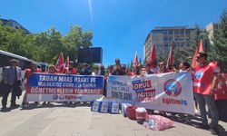 Eğitim-İş'ten MEB önünde tebeşirli protesto: "Bu utançla yüzleşeceksiniz"