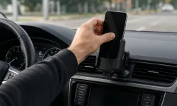 Trafik Yönetmeliği tamamlandı: Araç içi ekran ve telefon tutuculara yasal netlik