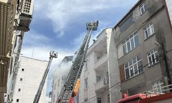 Esenyurt’ta çatı yangını 4 binaya sıçradı: İstanbul’da ekiplerin yangına müdahalesi sürüyor