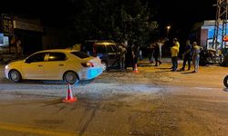 Hatay Dörtyol'da trafik kazası: Hafif ticari araçla motosiklet çarpıştı, 3 yaralı
