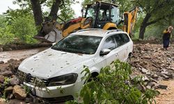 Niğde Gümüşler’de sel felaketi: 3 araç sele kapıldı, 1 kişi hayatını kaybetti