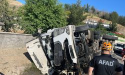 Siirt trafik kazası: Tır ile otomobil çarpıştı, 5 kişi yaralandı