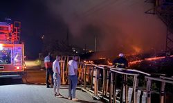 Sinop Ayancık’ta fabrika deposunda yangın: Alevler üretim alanına sıçramadan söndürüldü