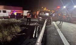 SON DAKİKA: Anadolu Otoyolu Düzce mevkiinde aracın bariyere saplandığı kazada 1 ölü, 3 yaralı