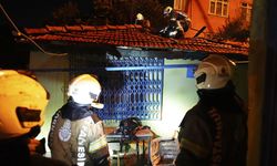 SON DAKİKA: İstanbul Gaziosmanpaşa'daki yangında 3 gecekondu kullanılamaz hale geldi