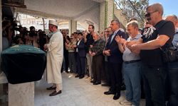 Özgür Özel, İzmir'de lise arkadaşının annesini son yolculuğuna uğurladı