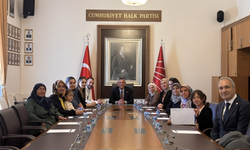 Özgür Özel, TBMM’de özel sektör öğretmenleriyle görüştü