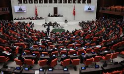 TBMM'de sandalye dağılımı değişti: CHP 136'ya düştü, AK Parti 277 vekile ulaştı
