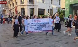 Hak talepleri için Taksim'e yürüyen özel sektör öğretmenleri kafede otururken gözaltına alındı