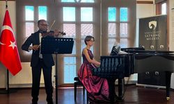 Zambiyalı genç kemancı Stanley, Ankara’da ilk resitalini Dr. Bilge Su Karaca eşliğinde verdi