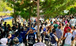 KESK'lilerin, KHK kararıyla ihraç edilen üyeleri için başlattığı "Adalet nöbeti"ne polis müdahalesi