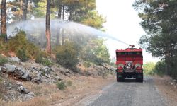 Akseki’deki orman yangınına ekiplerin havadan ve karadan müdahalesi devam ediyor