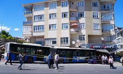 Mamak'ta EGO otobüsü iş yerine girdi, 5 yaralı