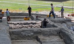 Konya'daki Türkmen Karahöyük kazılarında 3 bin 500 yıllık mühür ve altın muska bulundu