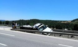 Bilecik Bozüyük trafik kazasında iki araç su kanalına devrildi: 4 yaralı
