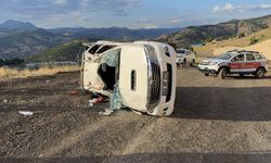 Elazığ Karakoçan’daki trafik kazasında pikap devrildi: 3 kişi yaralandı